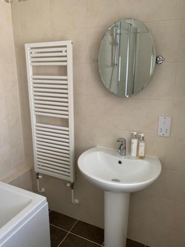 Private Room & Lounge In Town Centre With Parking 埃文河畔斯特拉特福 外观 照片